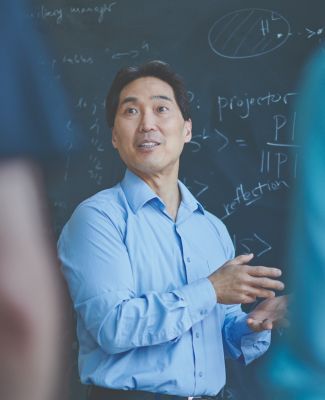 FRIB Professor Dean Lee talks to a lay audience about physics.